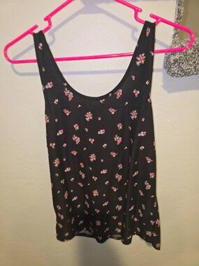 Tank Tops Womens XL Price per Item OBO for multiple Combined Ship Avail